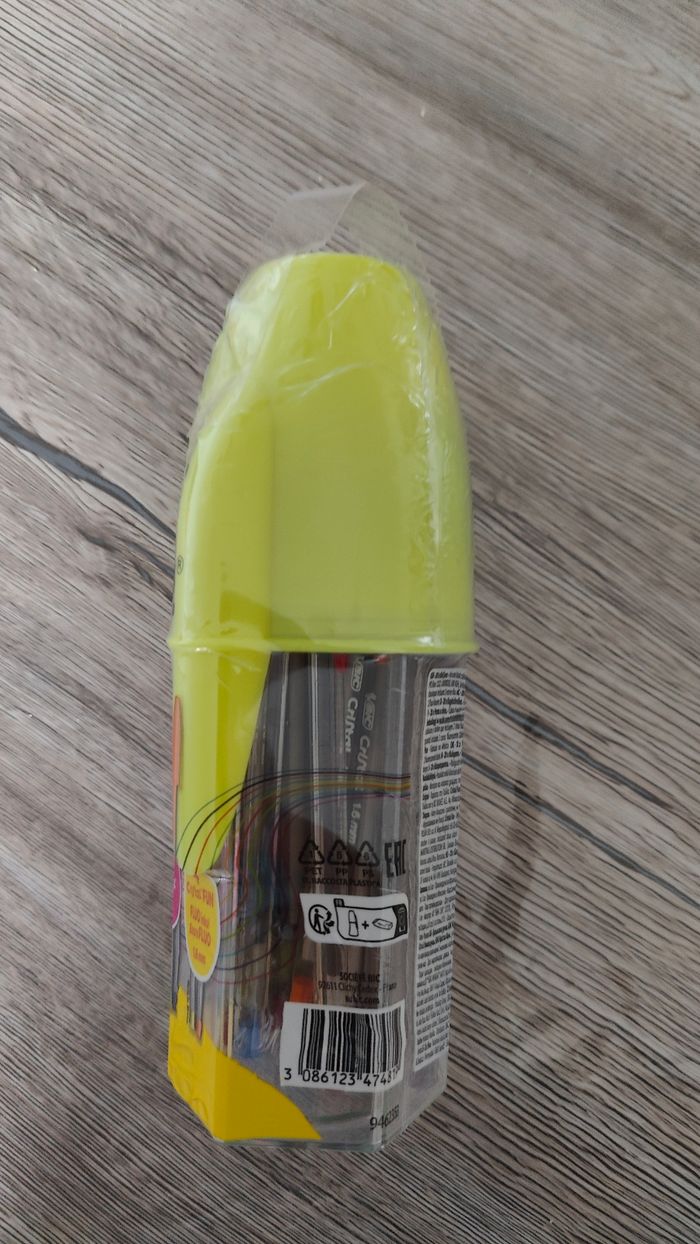 Une boîte de stylos BIC - photo numéro 3