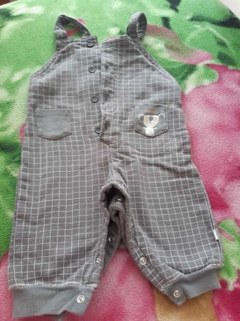 Ensemble salopette et tee-shirt