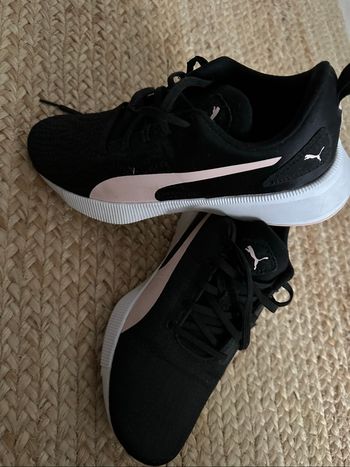 Basket puma noir/rose running pointure 38.5 tres bon état