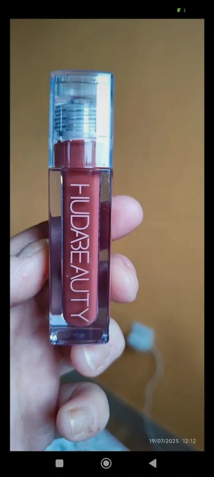 Huda Beauty Faux Filler Lip Gloss Teinte Foxy - photo numéro 3