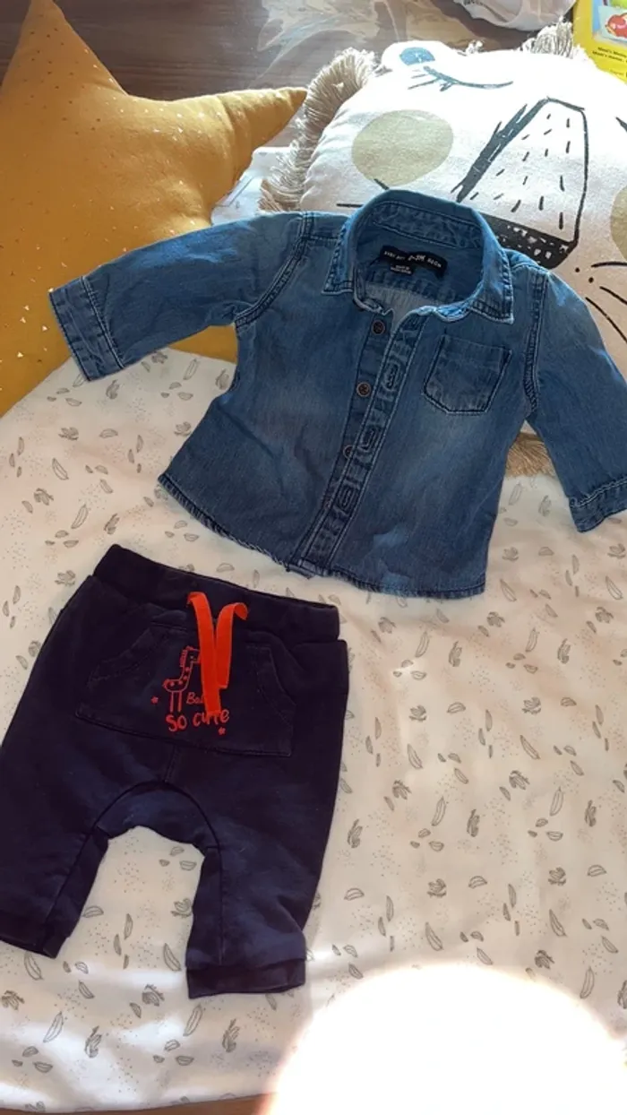 Chemise en jeans0/3 mois/ bas de jogging 1mois