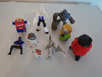 Lot de jouets figurines