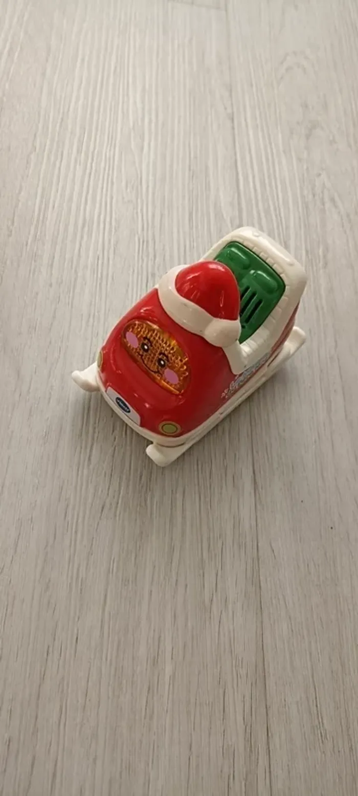 tut tut bolide raphael le traineau du père Noël vtech