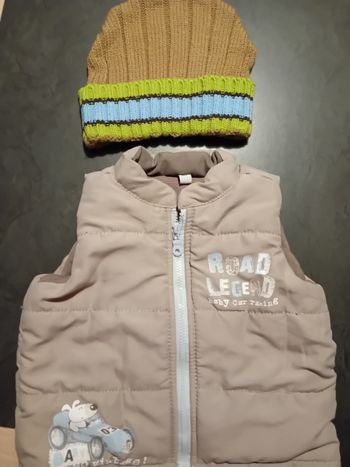 Blouson sans manches et bonnet 6 mois