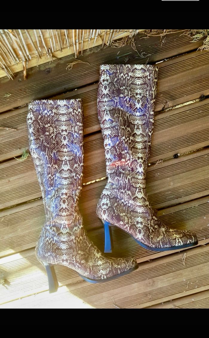 paire de bottes à talons bobine effet python serpent. - photo numéro 7