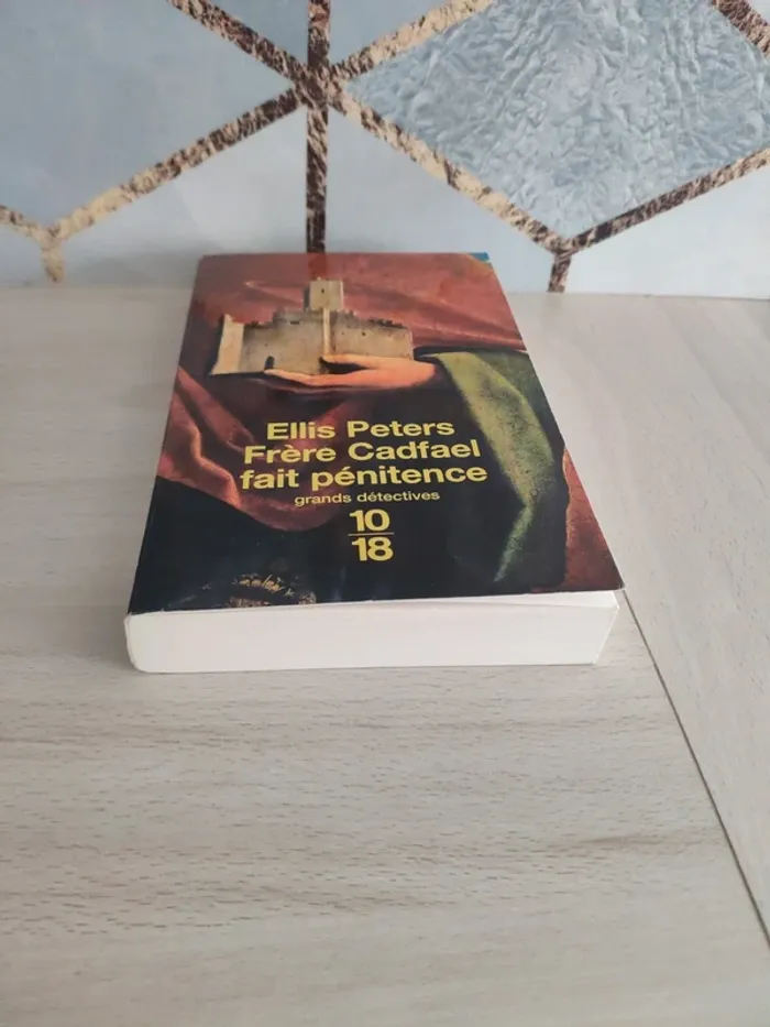 Livre poche grands détectives 10 18 Frère Cadfael fait pénitence Peters - photo numéro 2