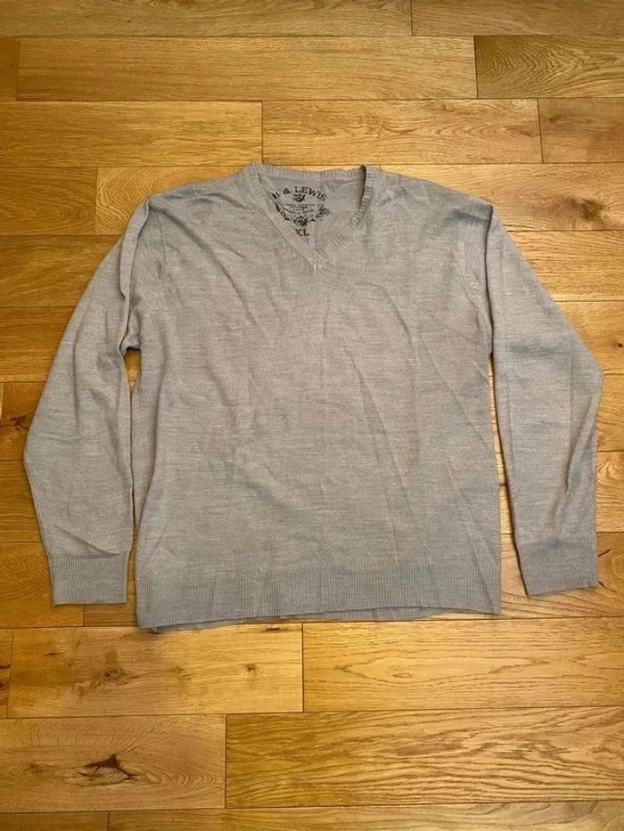 Pull Col V Gris (matière légère) - H & Lewis - Taille XL