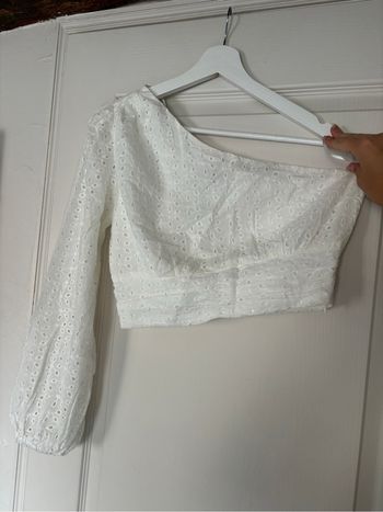 Haut épaule dénudée