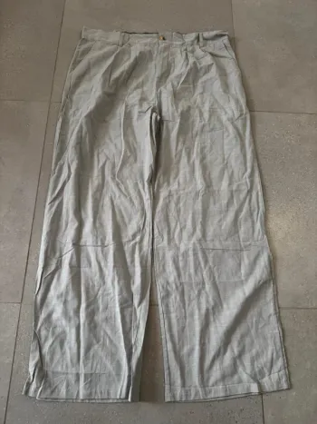 Pantalon gris neuf sans étiquette, 52x110cm