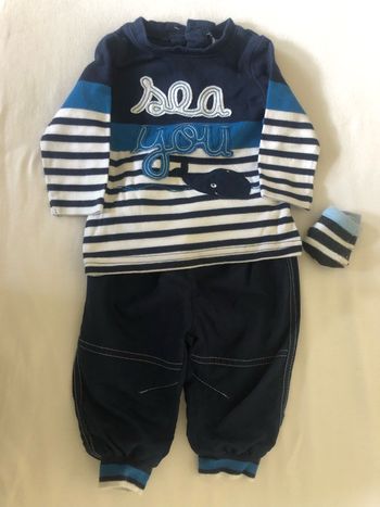 Ensemble + chaussettes assorties taille 6 mois