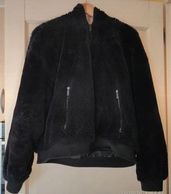 Doudoune courte en fourrure synthétique