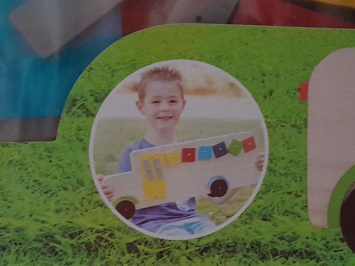 camion à clouer de marque BS en bois - jeu de clous - montessori