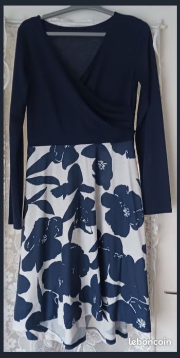 Robe à fleurs, évasée, blanc bleu marine