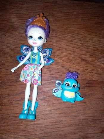 Poupée enchantimals paon