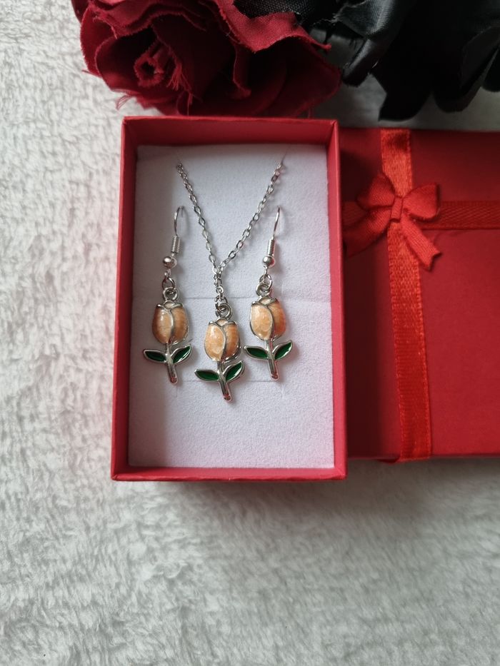 Ensemble bijoux pendentif tulipe - photo numéro 2