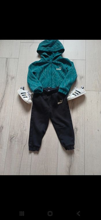 Ensemble jogging plus basket