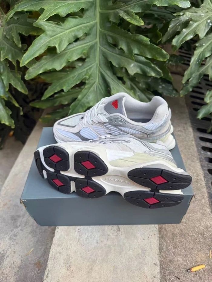 New Balance 9060 Taille 44 - photo numéro 4