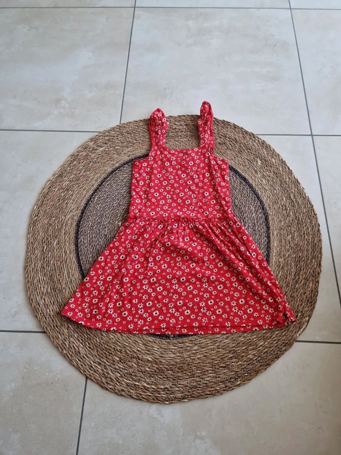 Jolie robe taille 8 ans - photo numéro 2
