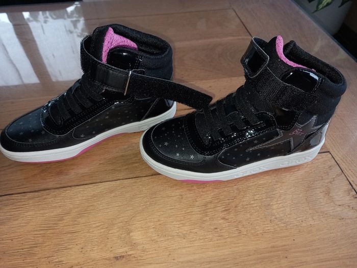 Baskets taille 31 - photo numéro 3