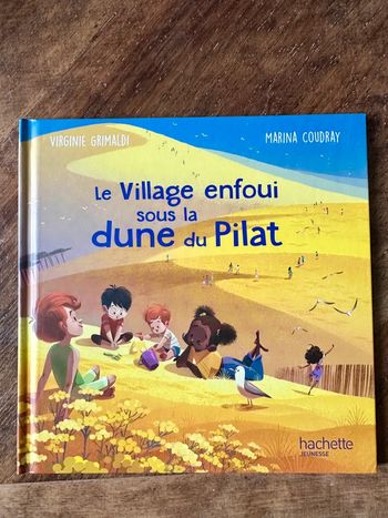 Livre Album McDo Mac Donald’s Hachette Jeunesse Le village enfoui sous la dune du Pilat