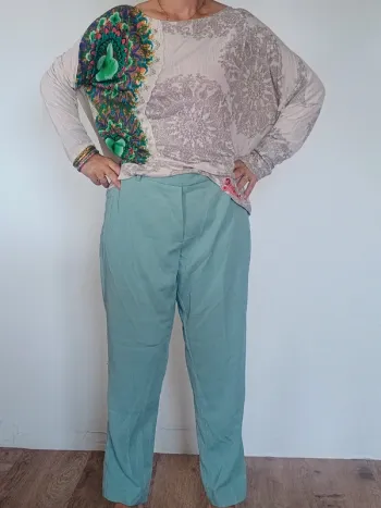 Pantalon droit vert d'eau neuf, taille 42