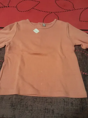 T-shirt corail de taille 12 mois