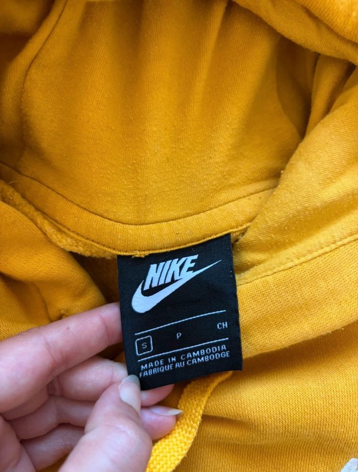 Sweat hoodies Nike à capuche jaune moutarde logo brodé – Taille S oversize(taille M) - photo numéro 4