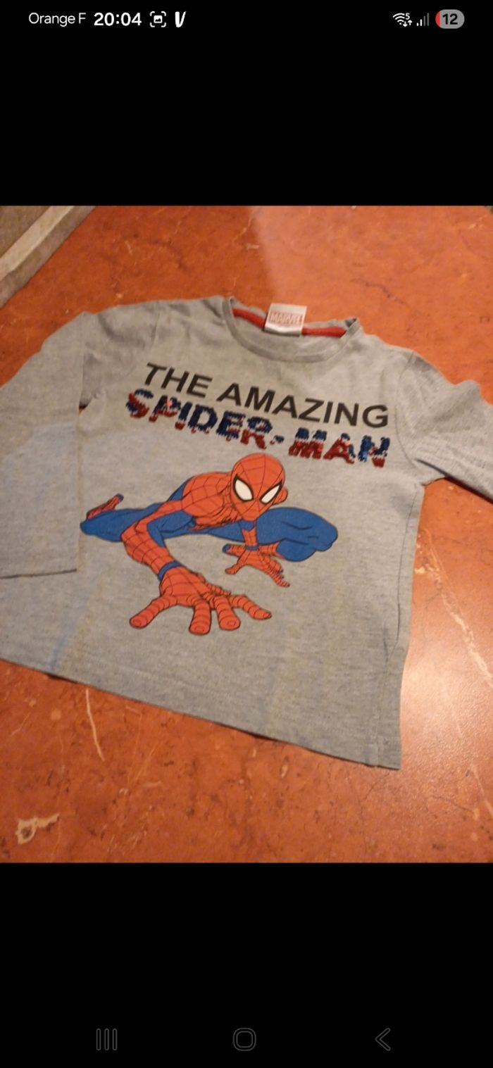 T.shirt garçon taille 4 ans