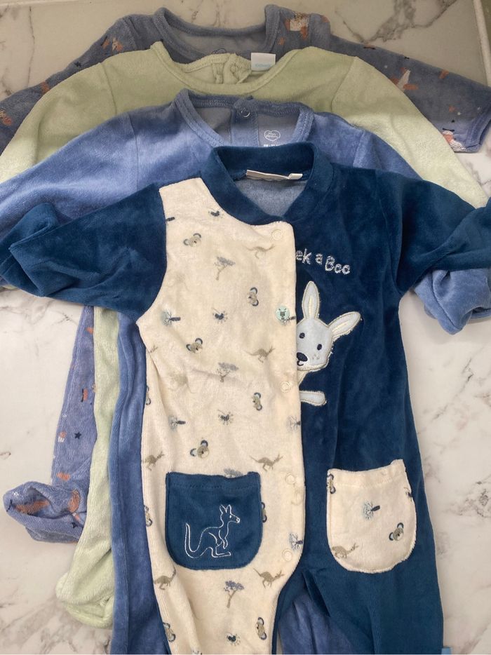 Lot de pyjamas 1 à 9 mois - photo numéro 2