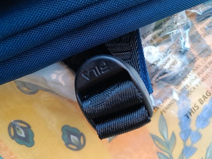 Sac Fila neuf avec étiquette et emballage - photo numéro 6