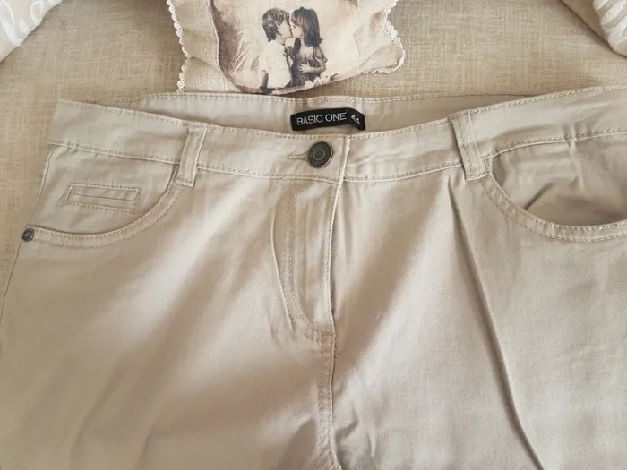 Pantalon creme/beige Basic One Taille 44 Neuf - photo numéro 4