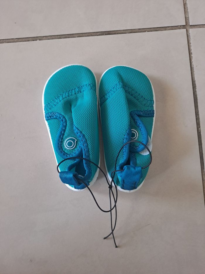 Chaussures aquatiques decathlon tribord neuve taille 20-21