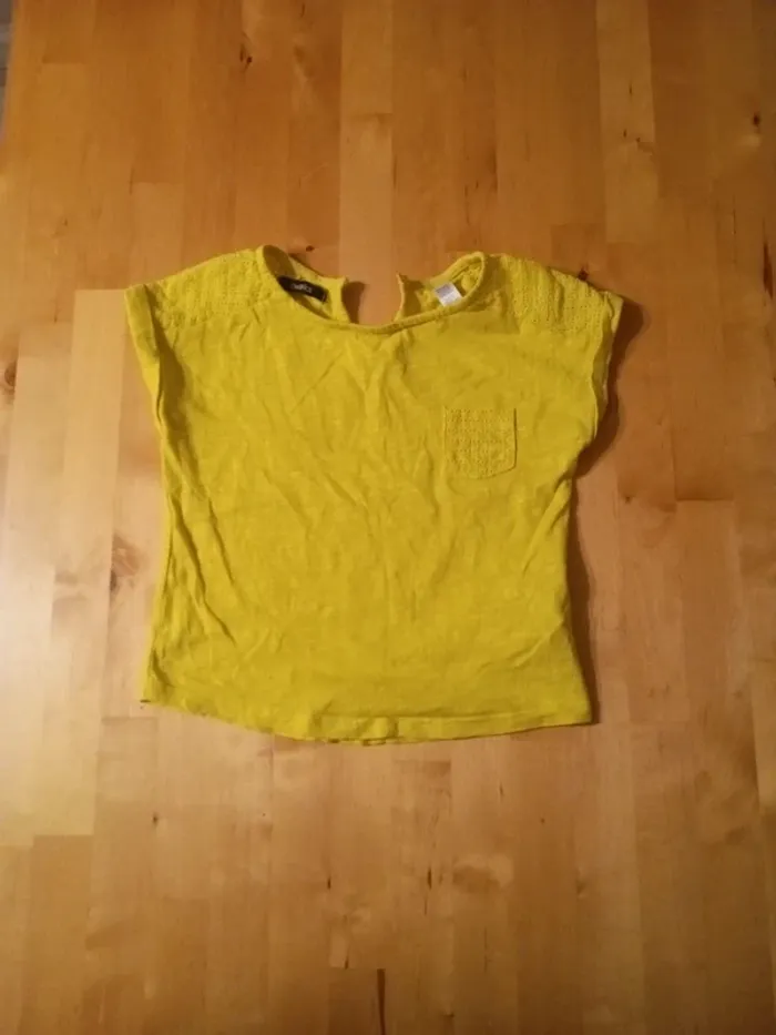 T-shirt jaune