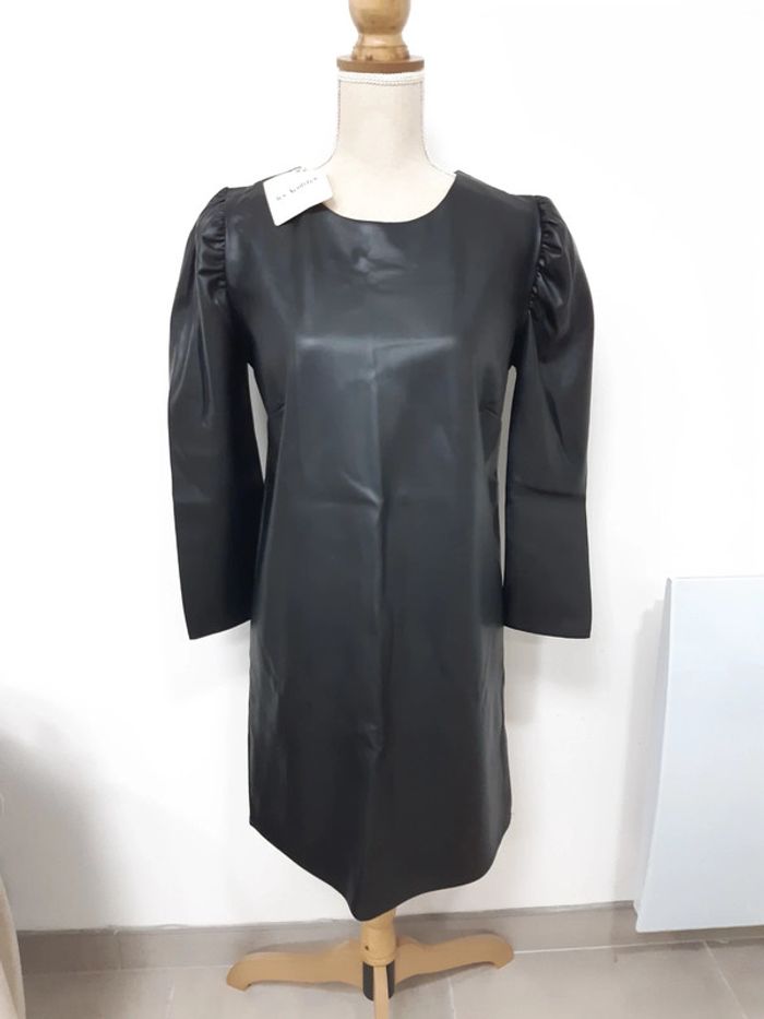 Robe noire en similicuir neuve T36