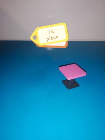 Thème* meuble / petite table carrée