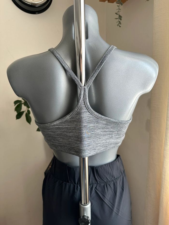 Brassière grise - photo numéro 6