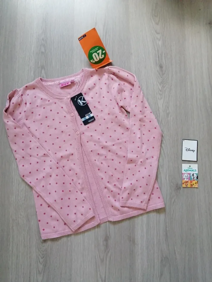 Gilet rose à motifs étoiles avec boutons / kiabi / (10ans)