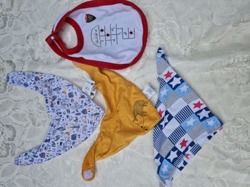 lot de bavoirs triangle  bébé 