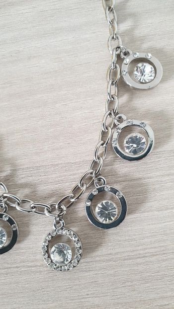 Bijoux fantaisie collier argenté avec strass