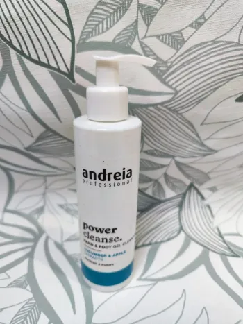 Andreia gel nettoyant mains et pieds 200 ml valeur 12€ à utiliser 6 mois après ouverture