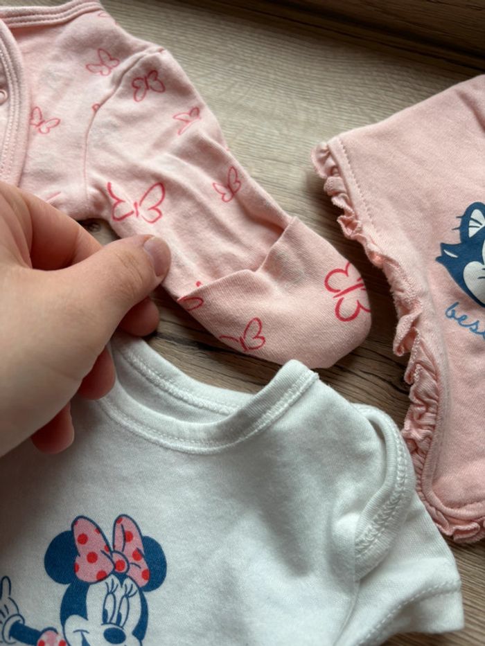 Ensemble pyjama, body, bavoir Minnie 1 mois - photo numéro 2