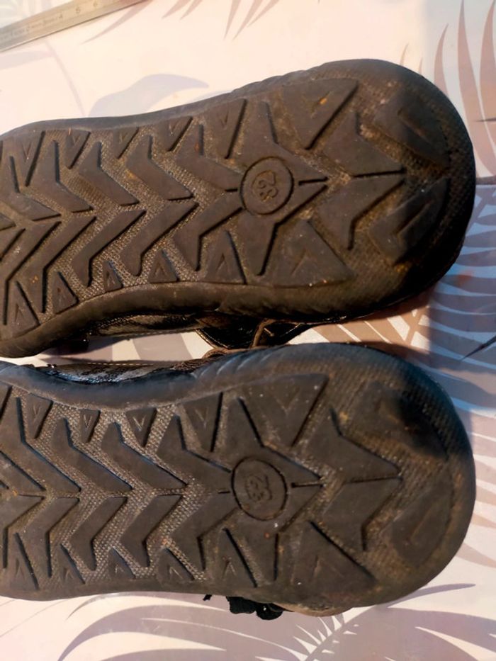 Ballerines en cuir fille T 32 lanières a velcro. - photo numéro 10