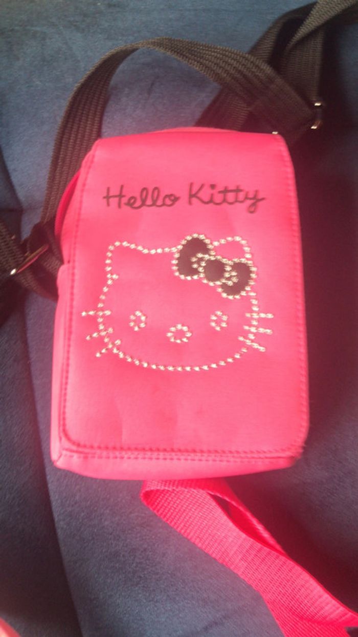 Lot 4 accessoires Hello Kitty +casquette offerte - photo numéro 4