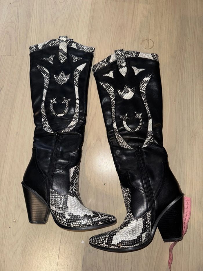 Superbe, bottes, style santiags, pointure 39 noir et blanche