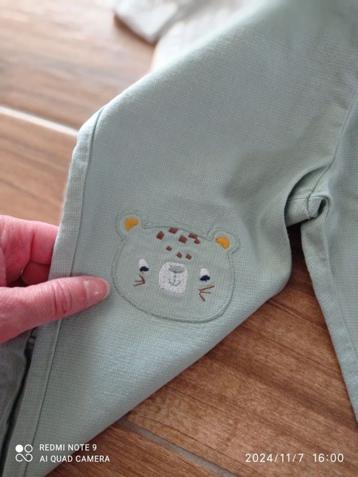 Ensemble 12 mois, Chino vert d'eau+ chemise blanche. - photo numéro 5