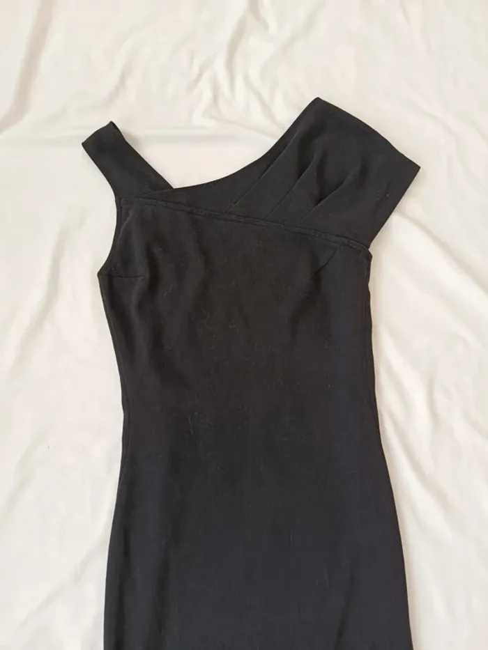 Petite robe noire asymétrique sans manches Kookaï taille 34 - photo numéro 3