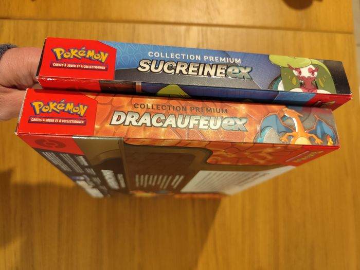 Lot coffrets collection premium cartes Pokémon Dracaufeu Sucreine ex - photo numéro 3