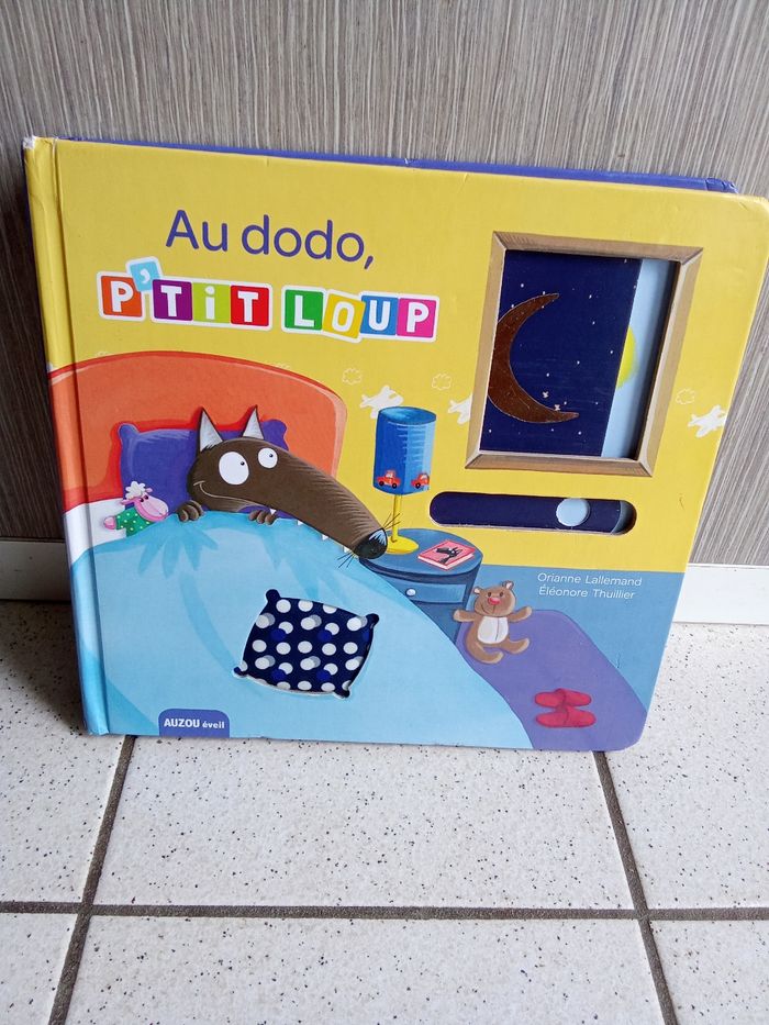 Gros livre au dodo p'tit loup , sensoriel, édition auzou, trappes, matières