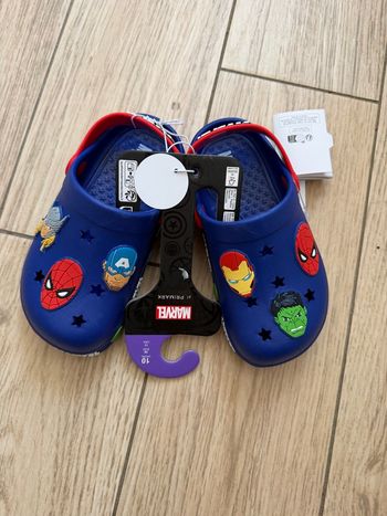 Crocs sabots  lumineux Avengers Disney Pixar T28 neufs
