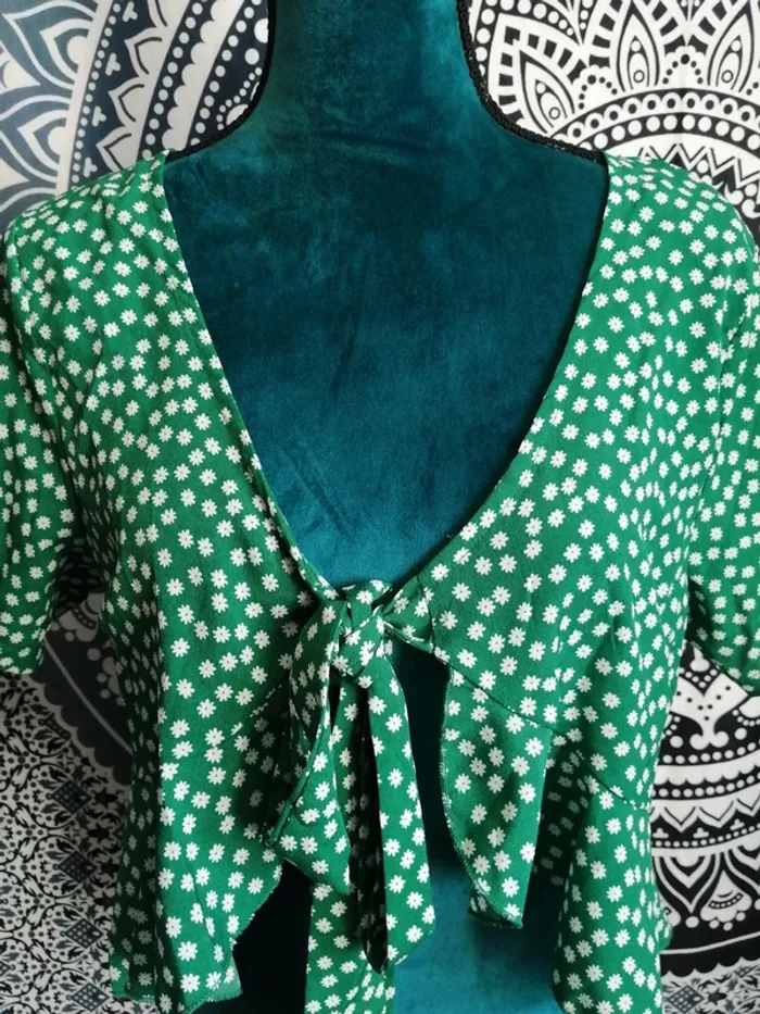 Top peplum vert motifs fleurs blanches avec lien à nouer / shein / (L) - photo numéro 3